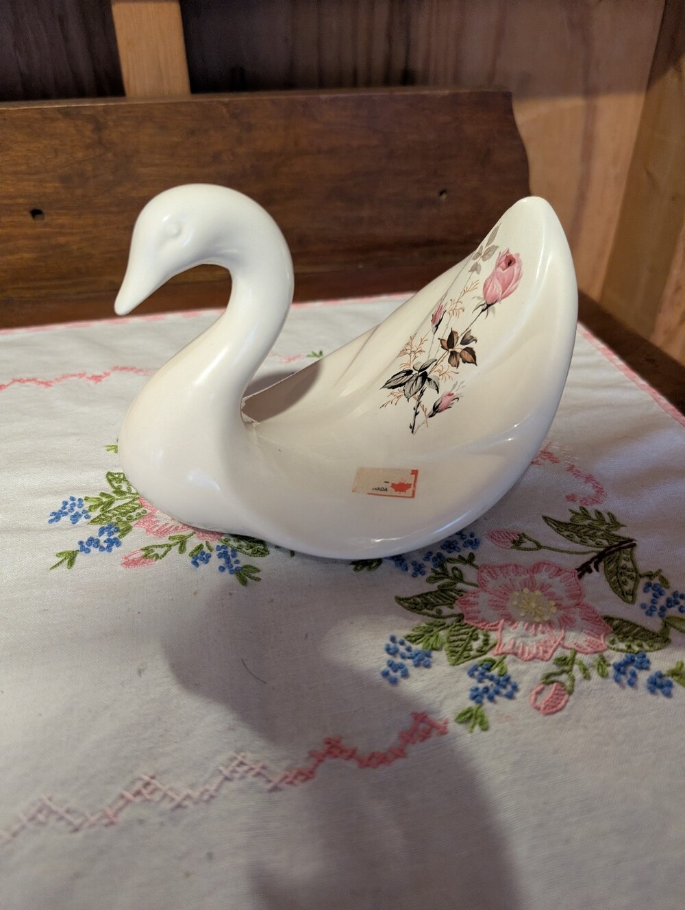 Vintage 80's Ceramic Swan Fingertip Washcloth Rose Flower Towel Holder Decor